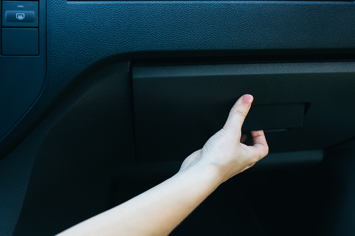 The One Thing You Should Never Leave In Your Glovebox – Say Spanish Police