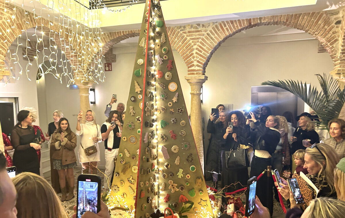 Marbella’s La Fonda Heritage Hotel Launches Festivities With The World’s Biggest “cookie Christmas Tree”