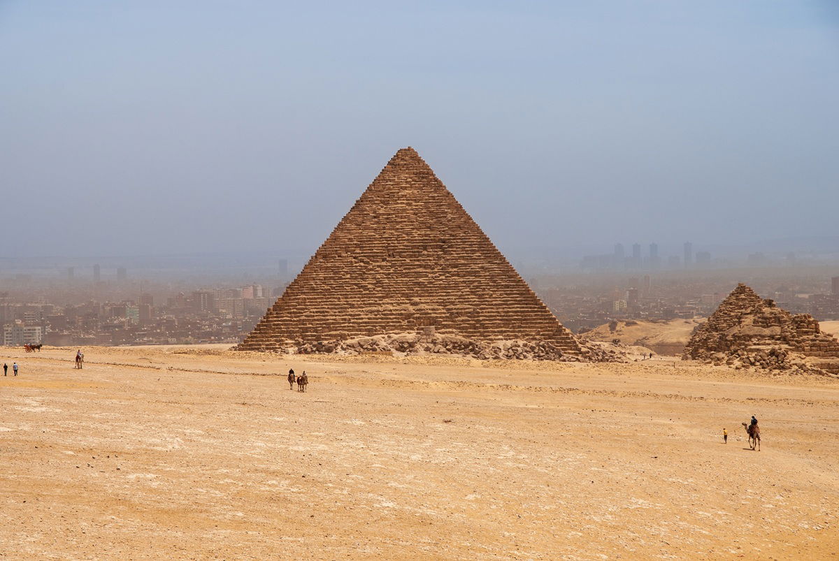 A Hidden Entrance? Scientists Uncover Mysterious Voids Inside Egypt’s Menkaure Pyramid