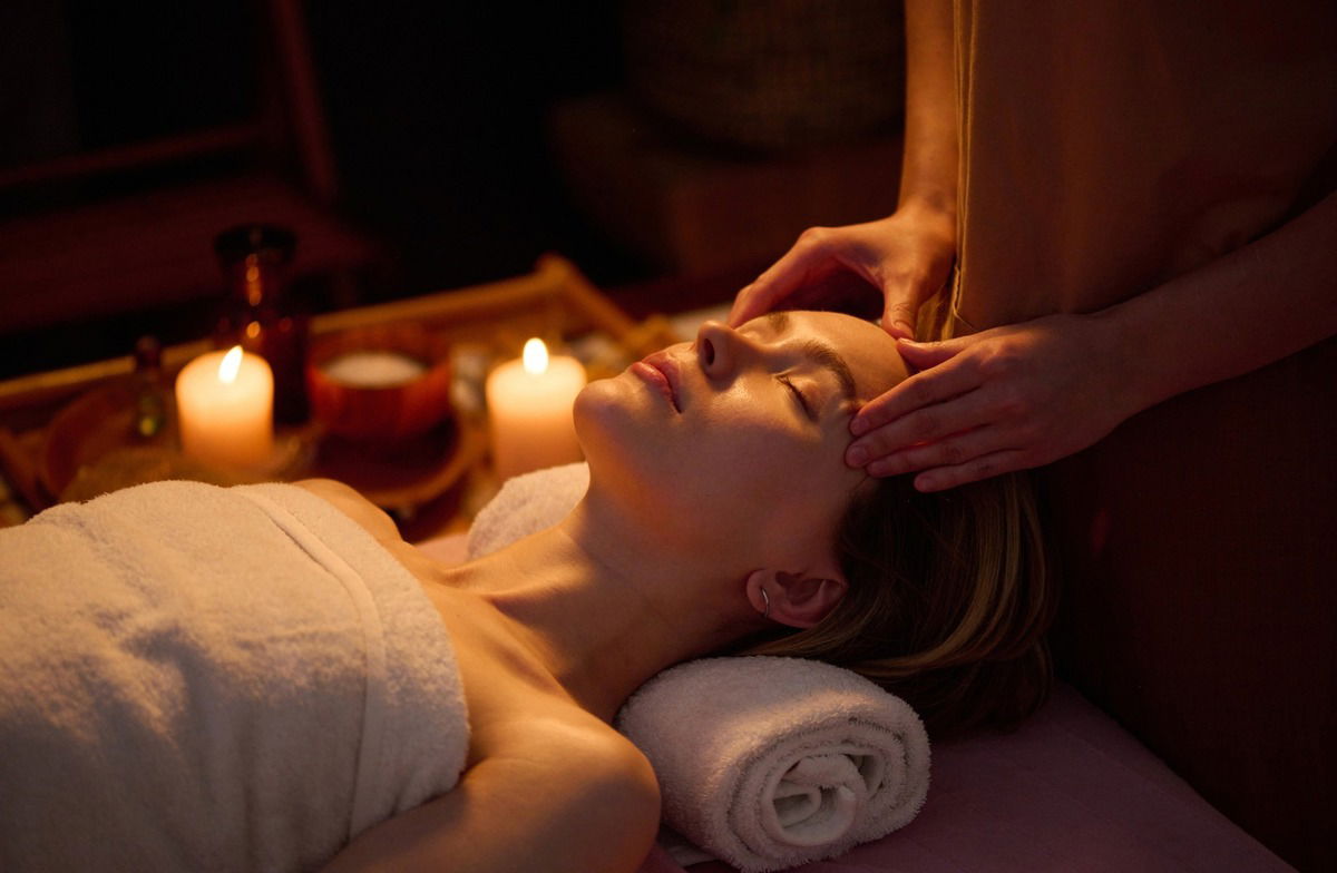 Therapeutic Massages At Home With Camelia