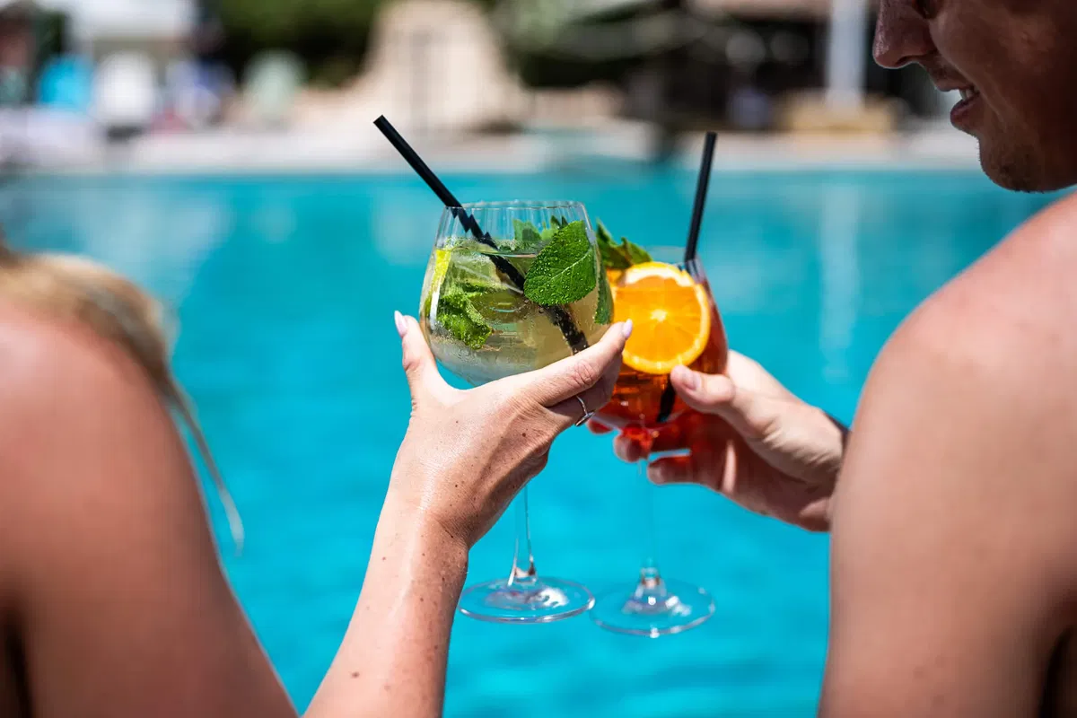 Palms Beach Club: winter sun, warm service and coastal charm