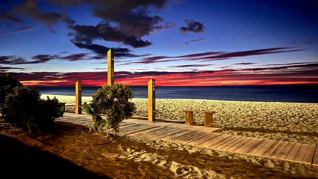 Fuengirola boardwalk successful nan wee hours.