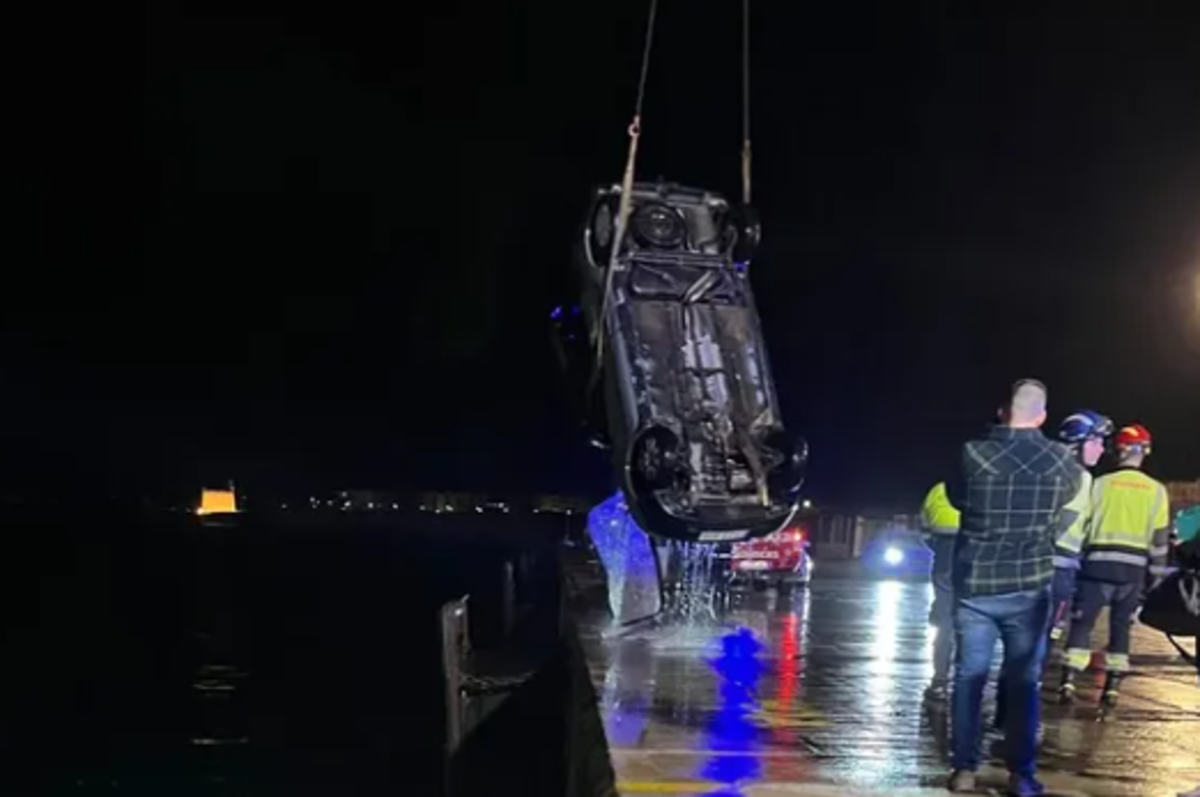 Tourist Dies After Car Plunges From Ferry Into The Sea In Menorca