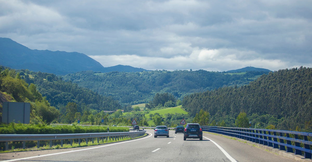 Drivers In Spain Warned: That Lane-hopping Habit May Cost You €500