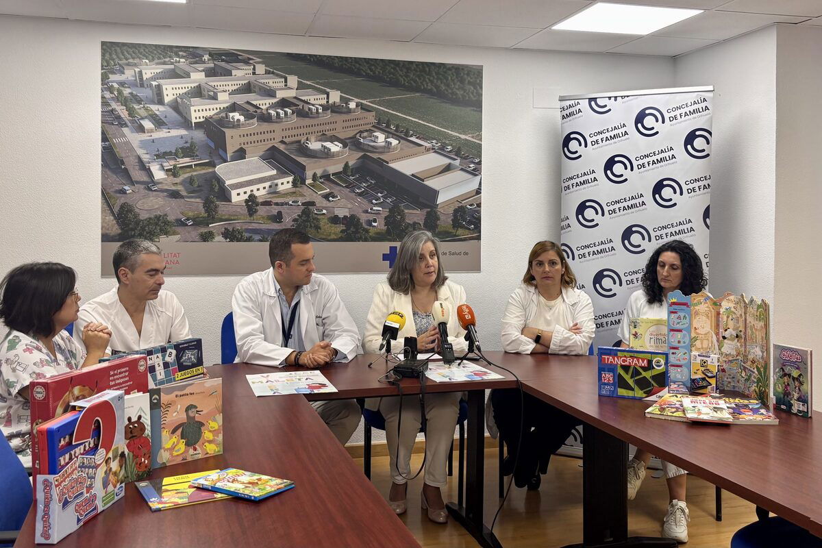 Orihuela Launches The “travelling Suitcase” At Vega Baja Hospital