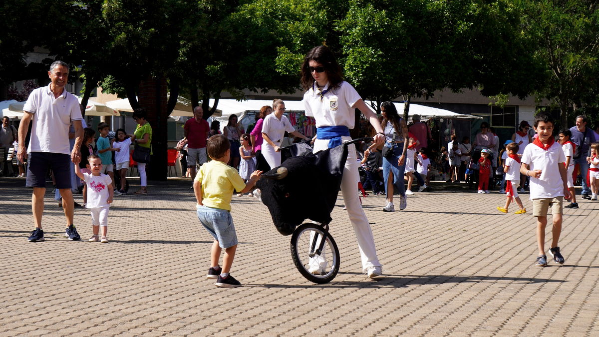 Rojales’s “night Of Stars” Festival Lights Up With Children’s Bull-run