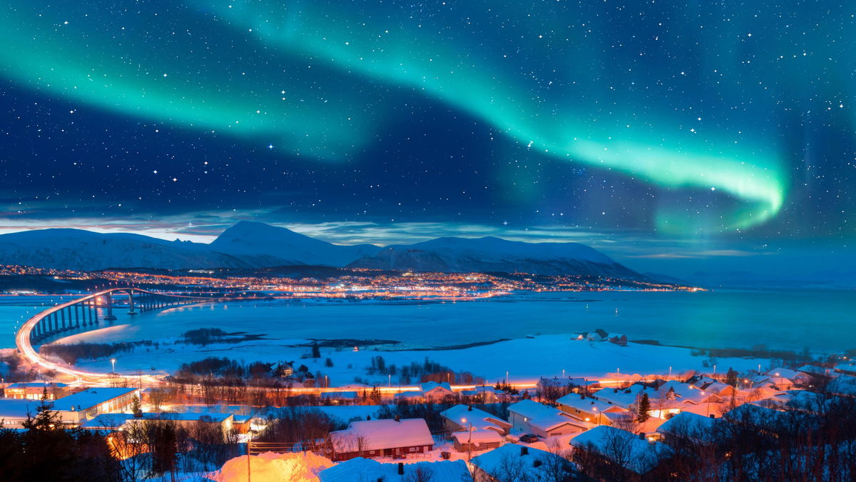 Powerful ‘cannibal’ Solar Storm Could Light Up Uk Skies – But May Disrupt Phones And Internet