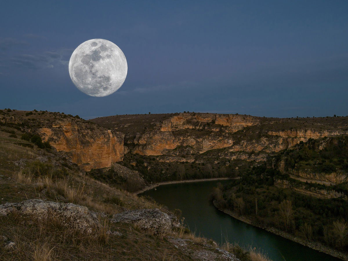 The Biggest And Brightest Supermoon Of 2025 Will Light Up Spain’s Night Sky This Week