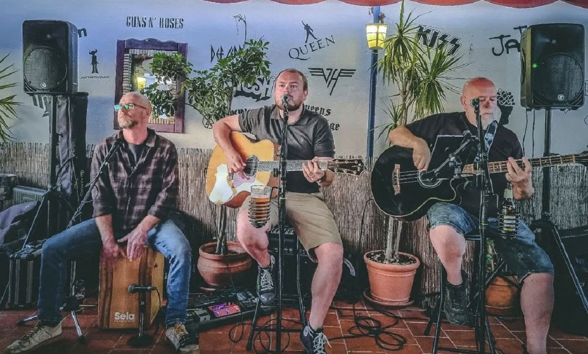 Autumn nights, live tunes and sea views in Torrox