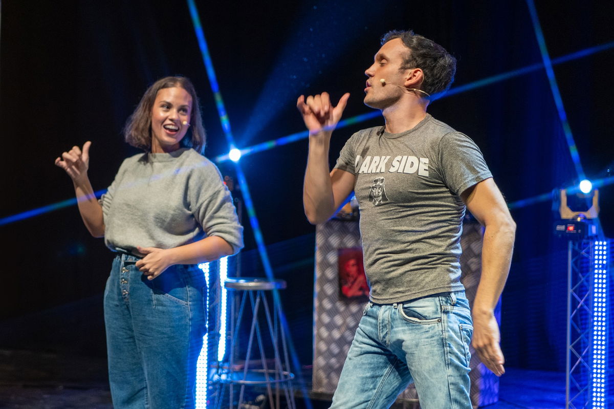 Relive the golden years with the musical “BIENVENIDOS” in Pedreguer