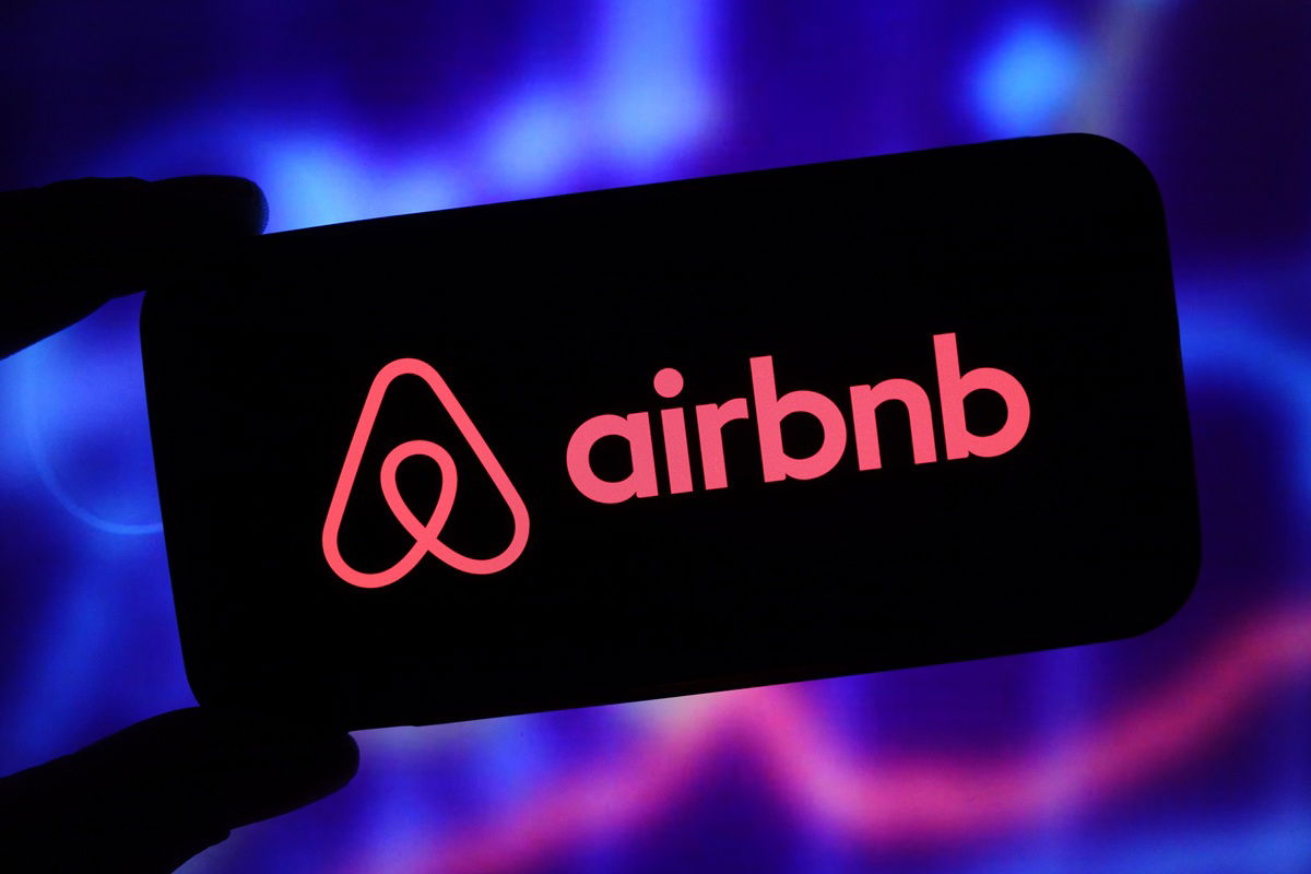 Spain hits Airbnb with €64m fine in crackdown on illegal holiday rentals