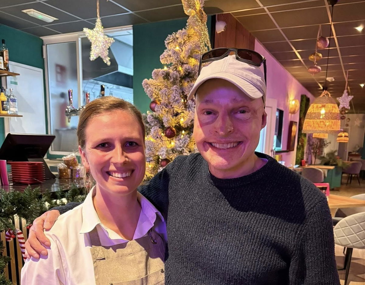 British Adventurer Jamie Hull Drops Into Nova Café In Coín