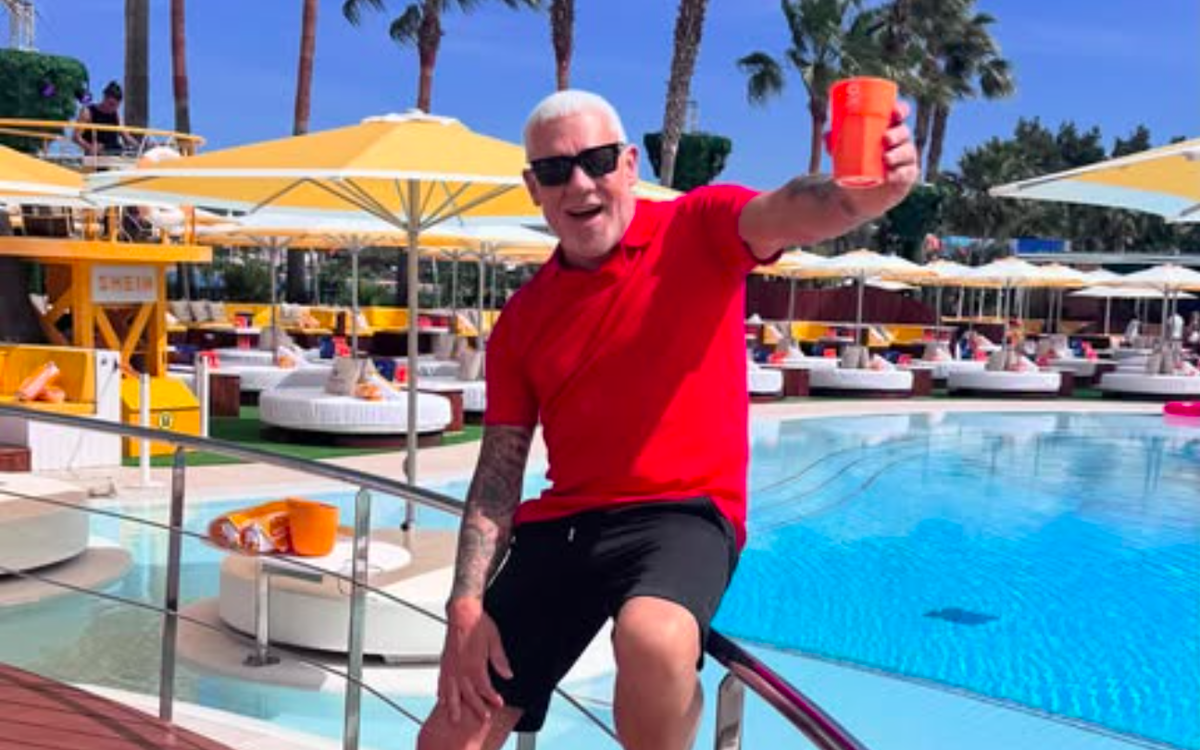 Wayne Lineker Collapses Mid-flight And Hospitalised