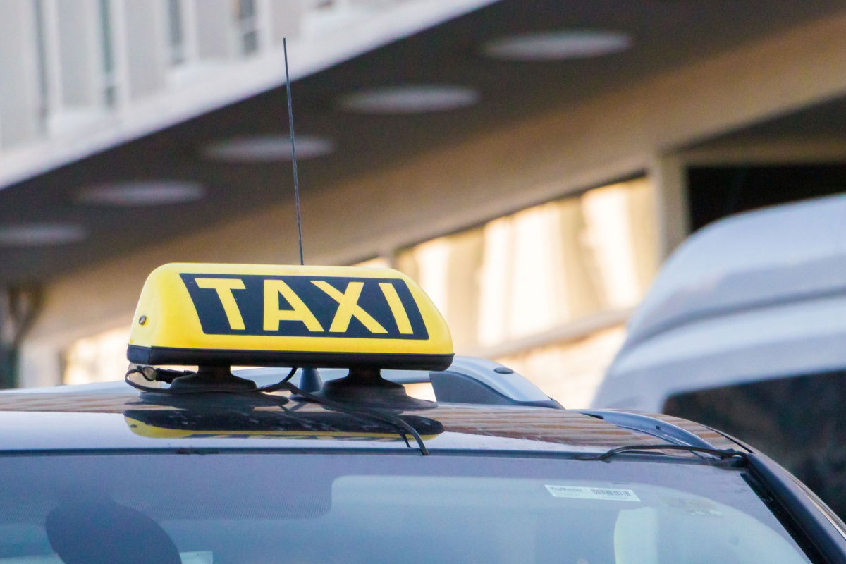 LadyCab, driven by women. Ireland’s first female taxi service debuts