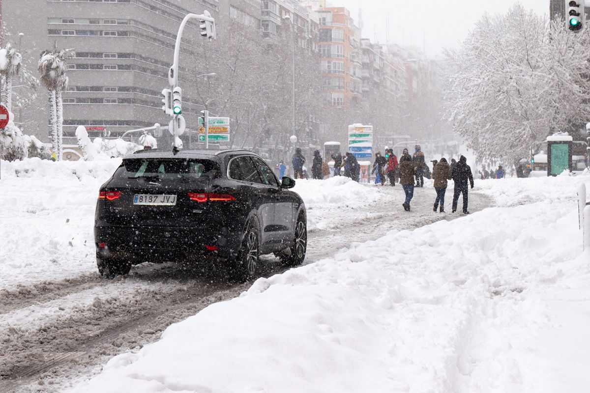 Warning for expats driving north via Madrid as snow hits roads