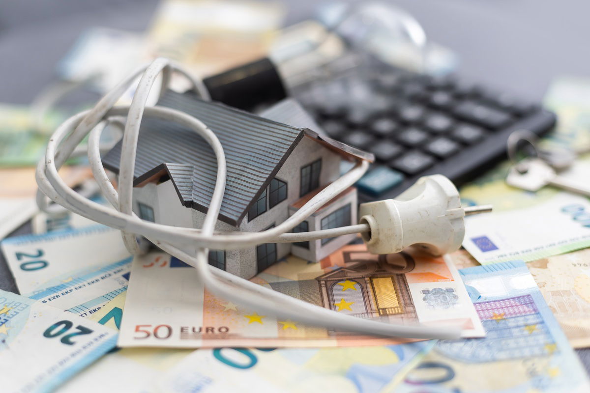 Good news for Spanish households: Power bills tipped to fall in 2026 despite higher charges