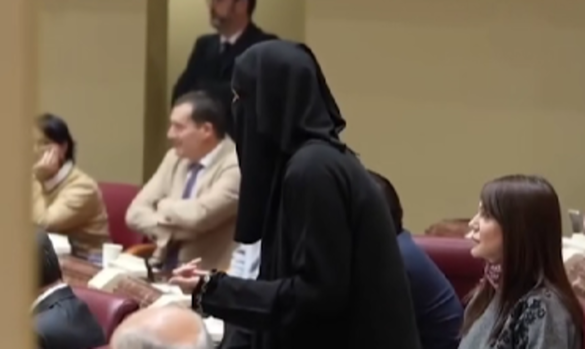 Spanish Vox politician sparks outrage by wearing niqab in Murcia parliament
