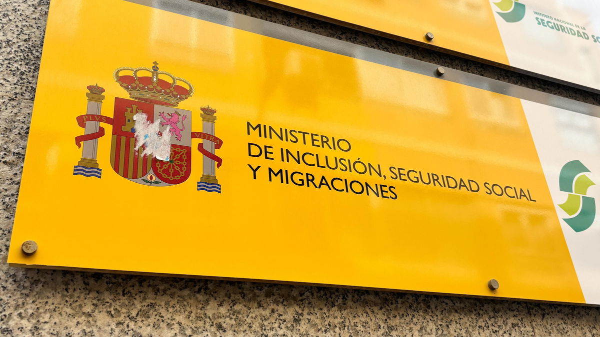 Spanish government urged to crack down on illegal appointment market for immigration services