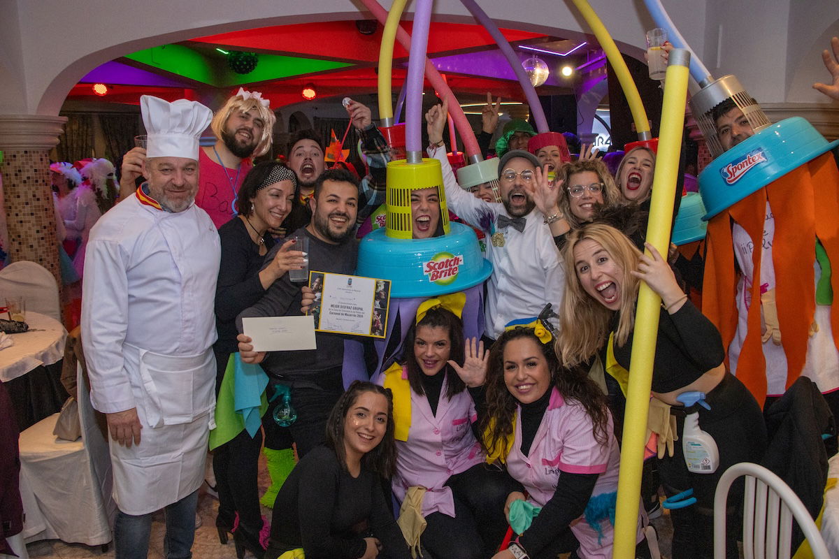 Carnaval dinner brings music, costumes and community spirit to Mazarron