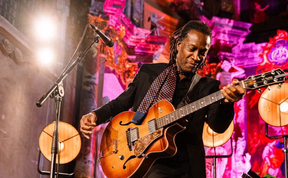 Sierra Leonean singer-songwriter and guitarist Bai Kamara Jr brings the heat to Estepona and Louie Louie