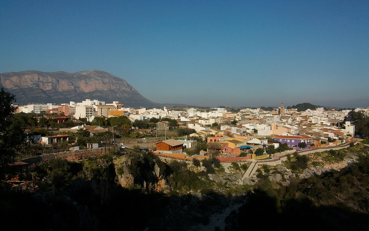 Sexist US-flag bikini ad pulled from Spanish roadside
