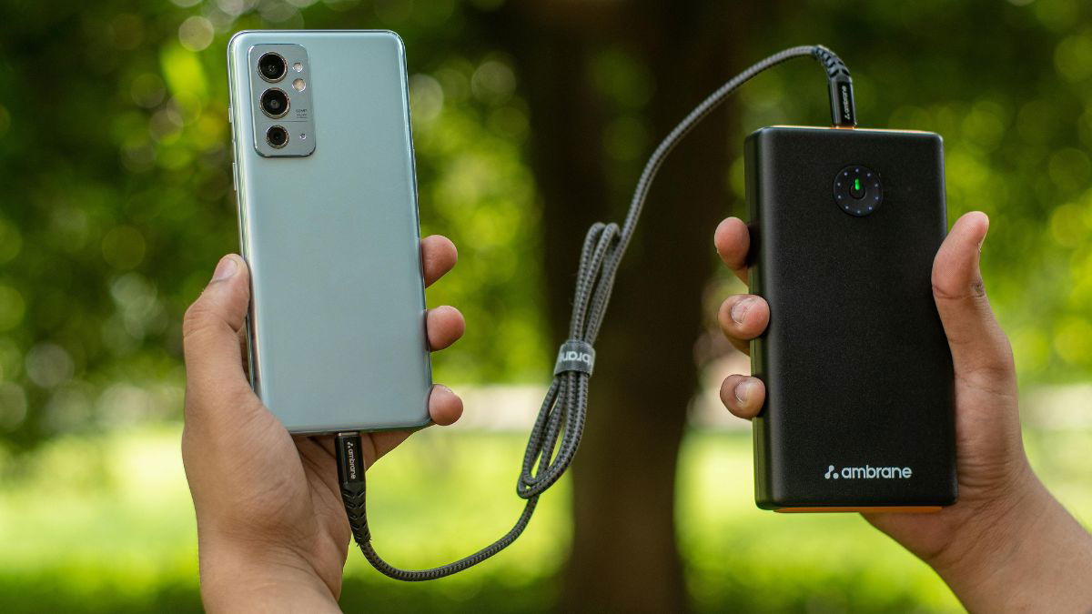 Can you take a portable charger on flights from Spain? New airline rules explained