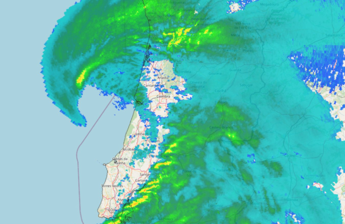 Red weather warnings issued across coastal Portugal as Storm Kristin hits