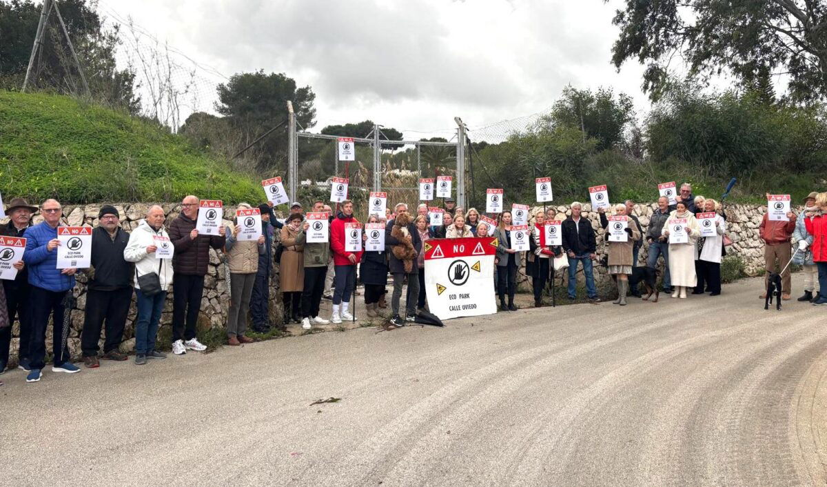 Spanish and expat residents unite in Teulada-Moraira to halt works on a public waste and recycling facility in the middle of their neighbourhood.