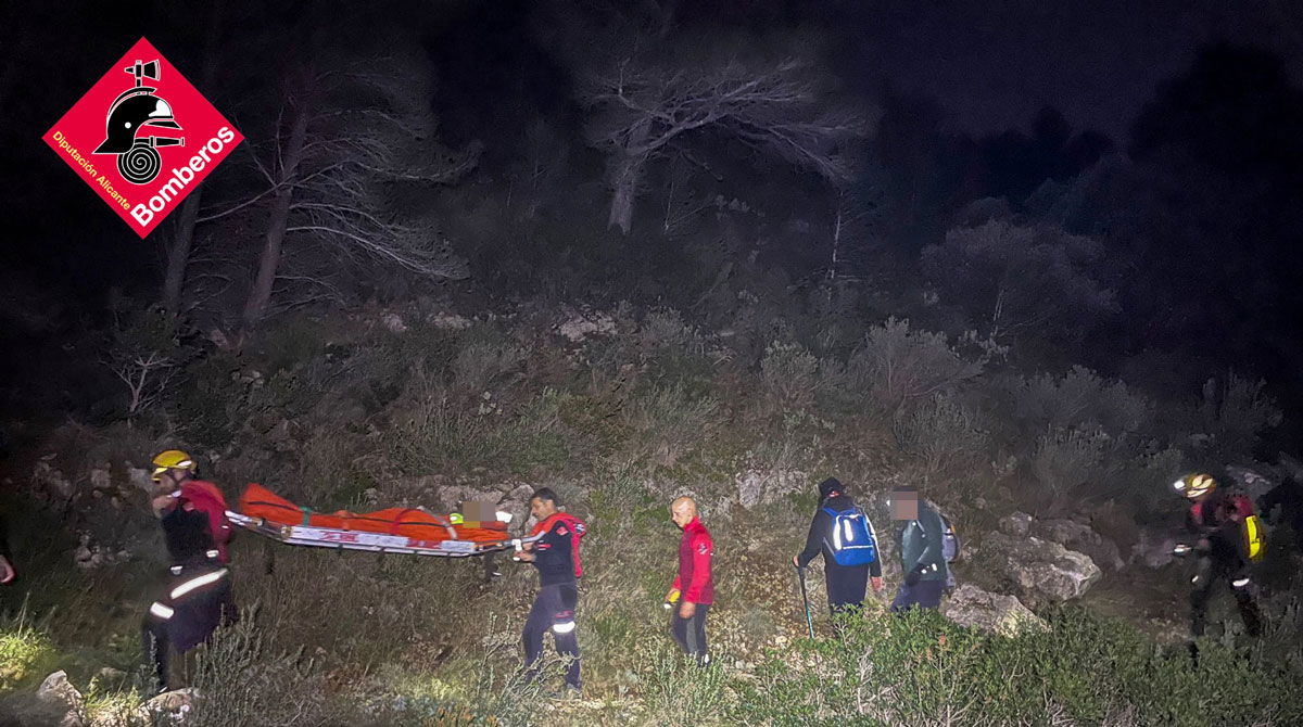 Firefighters rescue three Dutch septuagenarians in five-hour night mountain operation in Spain