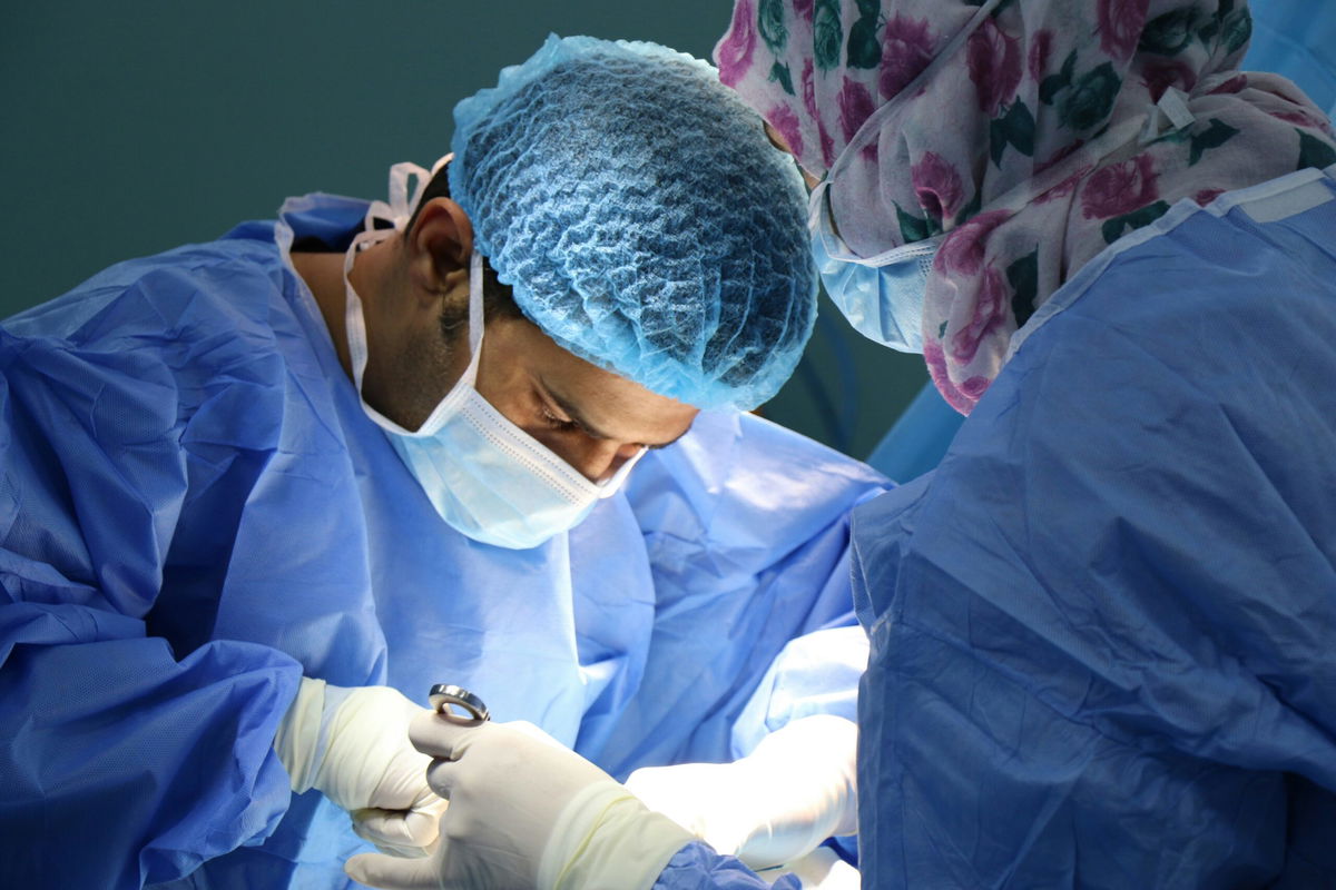 Dutch hospital performs world-first 3D-printed hip implant surgery