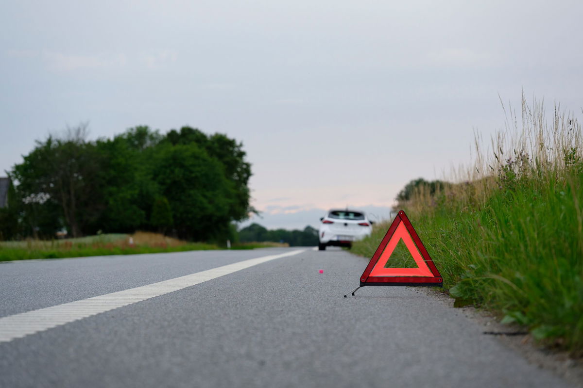 Are warning triangles still allowed after Spain’s V16 rule change?