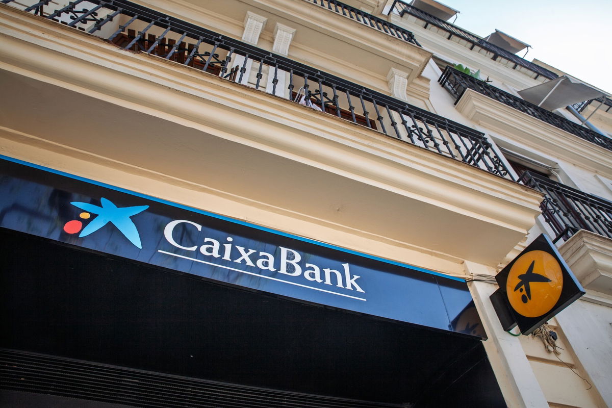 Prohibido a los bancos españoles cobrar intereses y comisiones conjuntamente