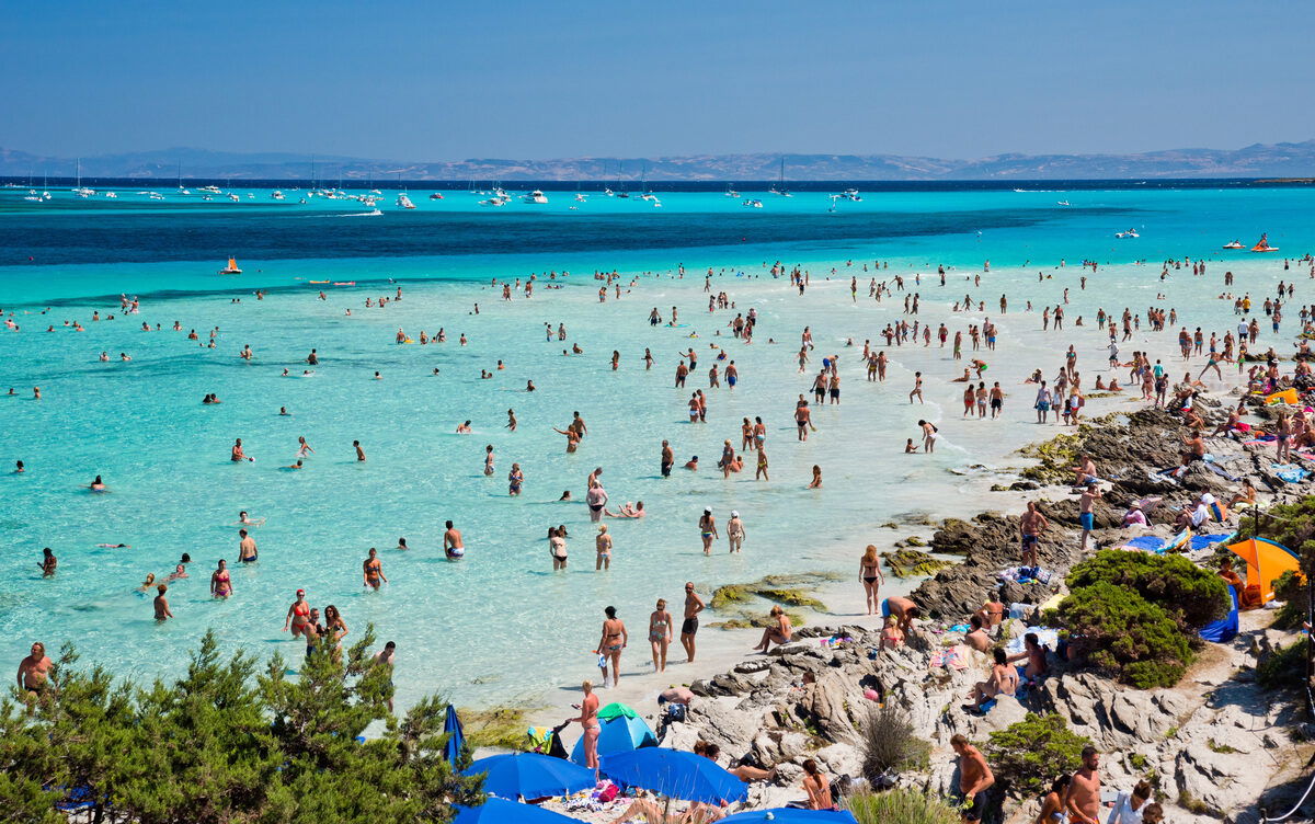 Beach towels banned: Italian beach gets tough on what can’t touch the sand