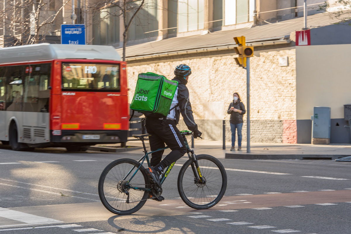 The end of freelance delivery? Uber Eats changes course in Spain