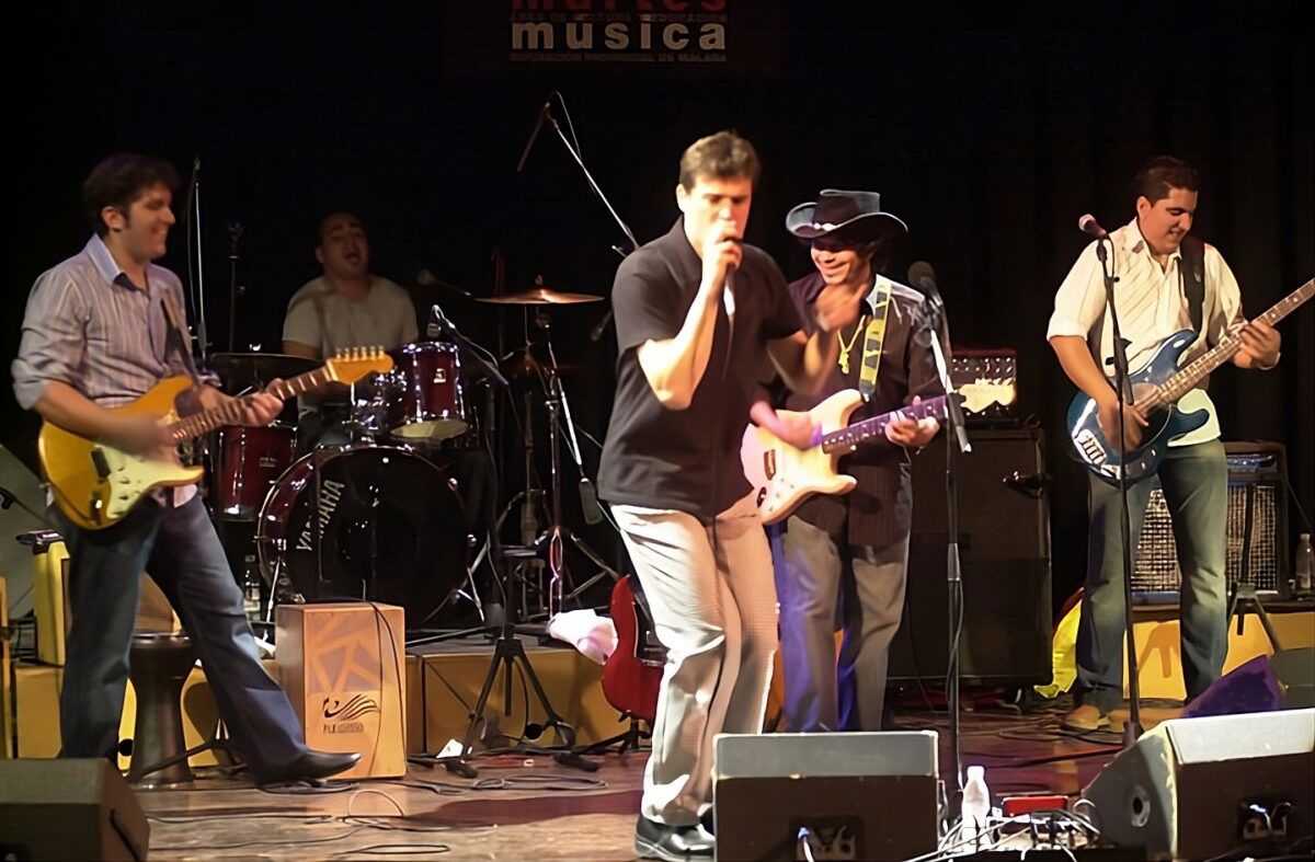 Trio del Saco rumble blues and rock at Clarence