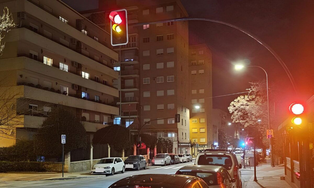 New traffic lights on trial in Spain draw inspiration from the UK streets
