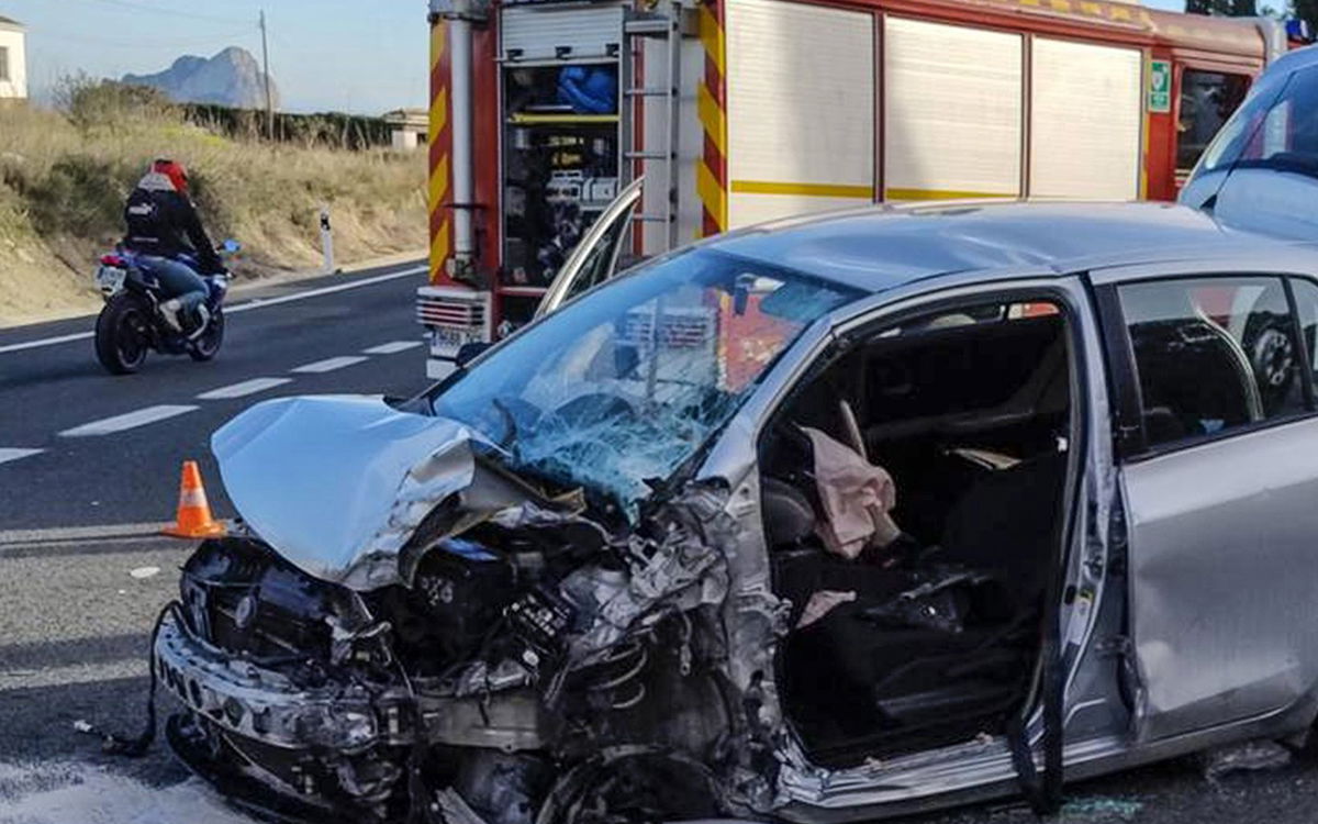Accident on the AP‑7 towards Benidorm: minor injury after truck collision