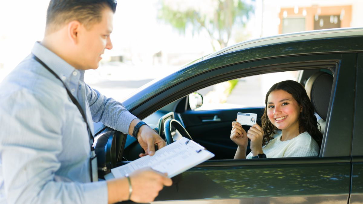 Alicante introduces €200 financial support for young drivers who earned their licence in late 2025 – what expats need to know