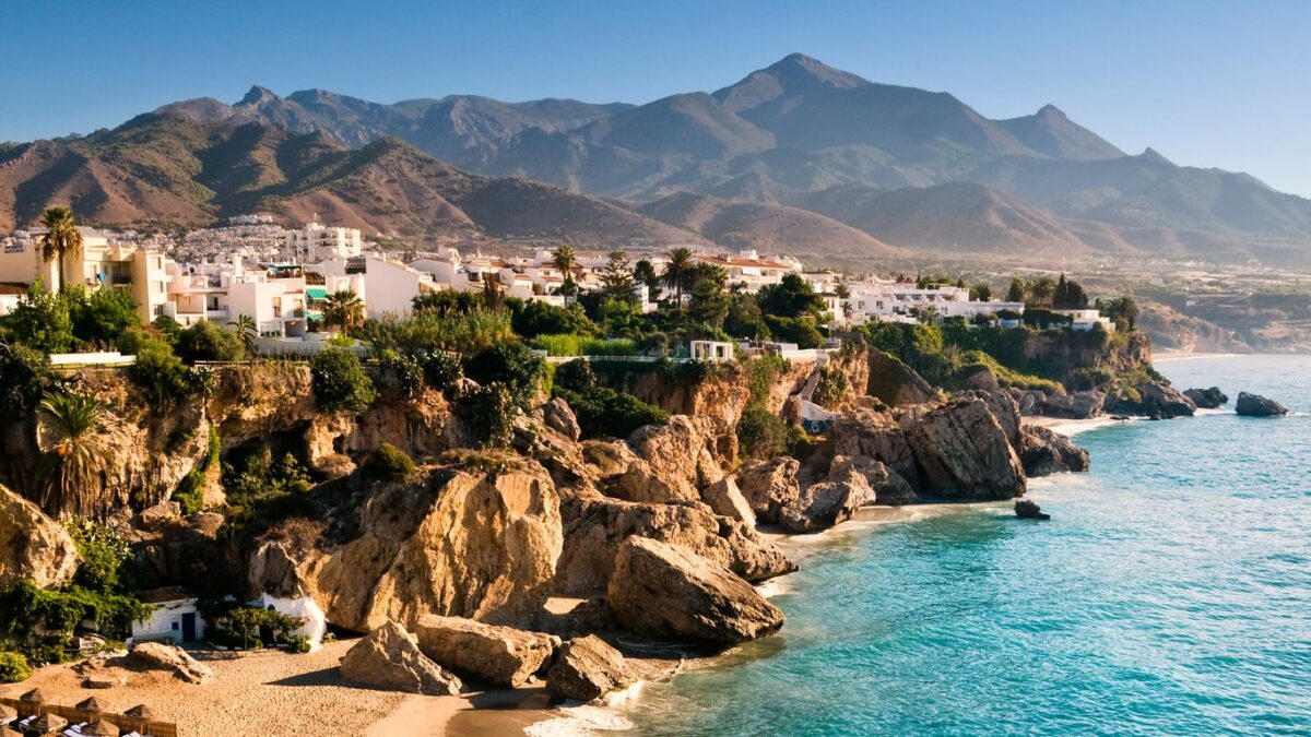 Body found of missing UK man Iain Stanley in Nerja - Community left ...