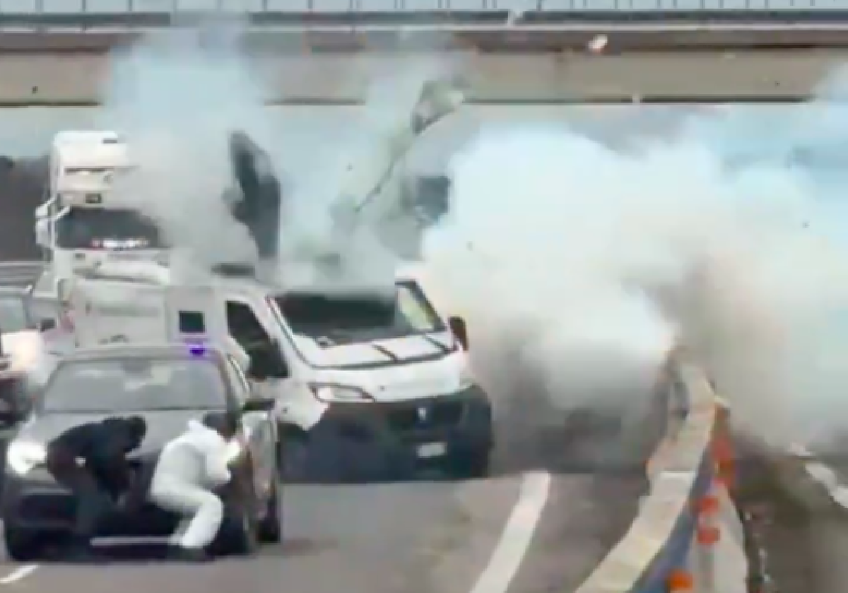 Italian police stop dramatic highway robbery attempt