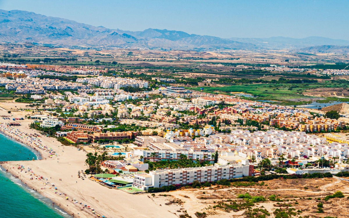 Coastal competition: Almeria tourists stay longer and spend more