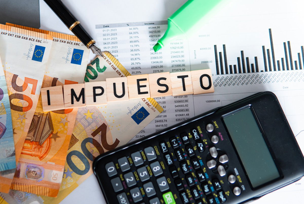 Essential Spain: A 2026 Guide to Navigating Daily Life and Finance