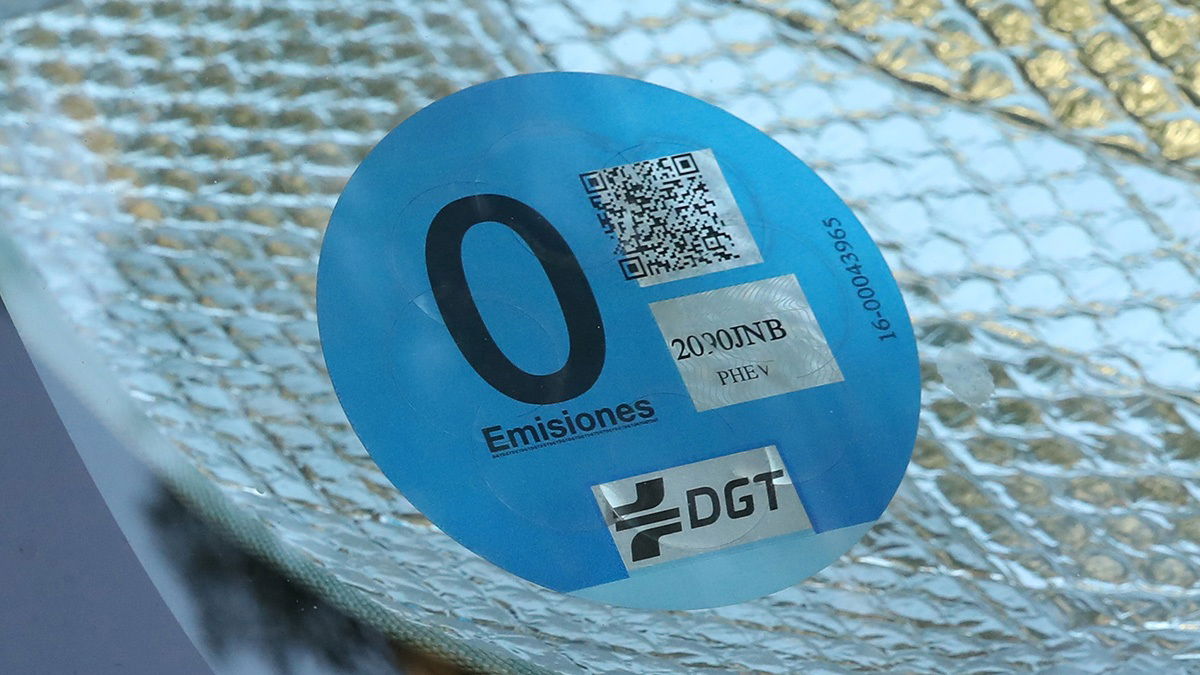 Electric Car Drivers In Spain Lose Key Privilege: New Rule Could Mean €200 Fine