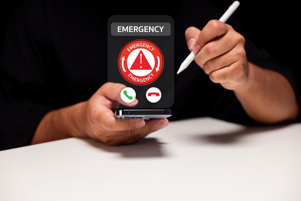 The 5 Things You Should Always Keep On Your Phone In Case Of Emergency