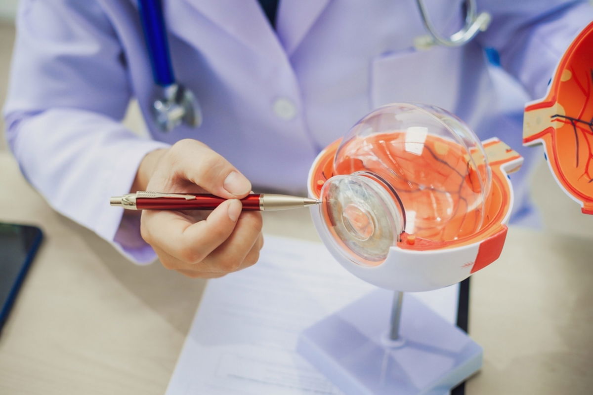 Doctor performs 250 cataract surgeries to restore sight in El Salvador